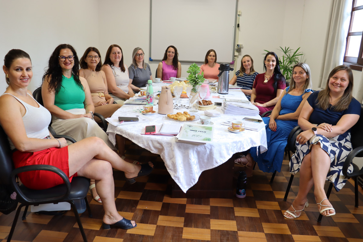 Imagem da notcia 'Equipe da Educao se prepara para a volta s aulas'